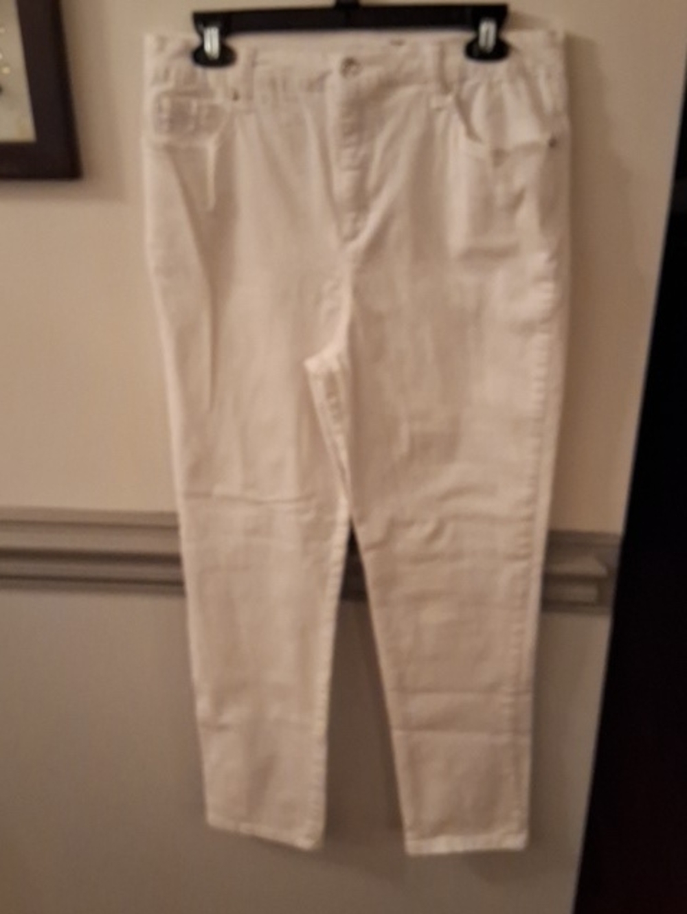 Gloria Vanderbilt White Straight Leg Jeans